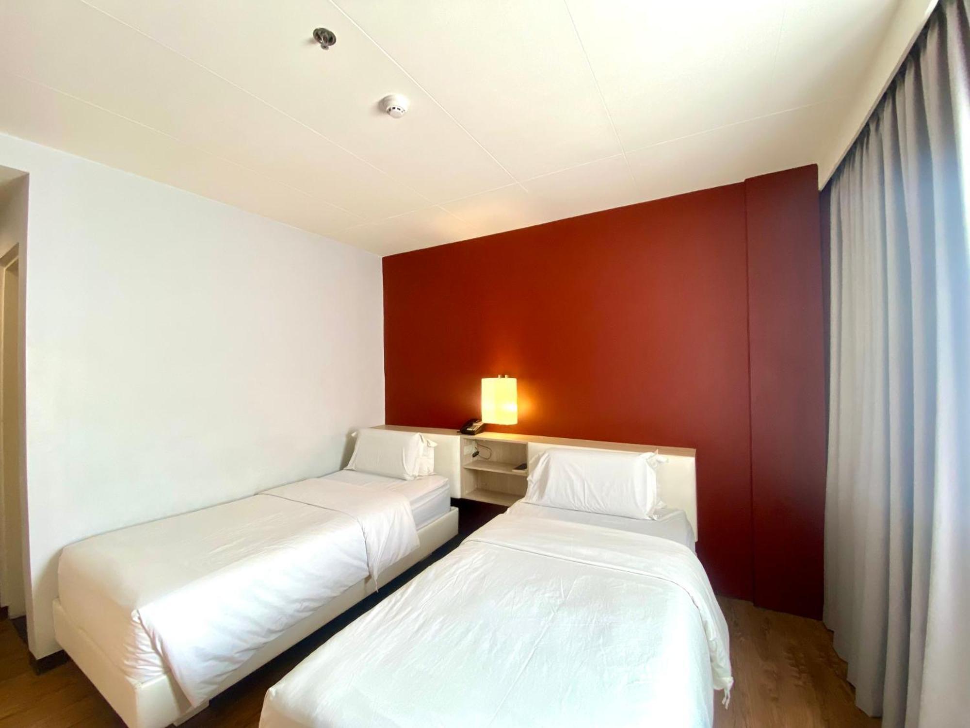 Circle Inn Hotel And Suites Баколод Экстерьер фото