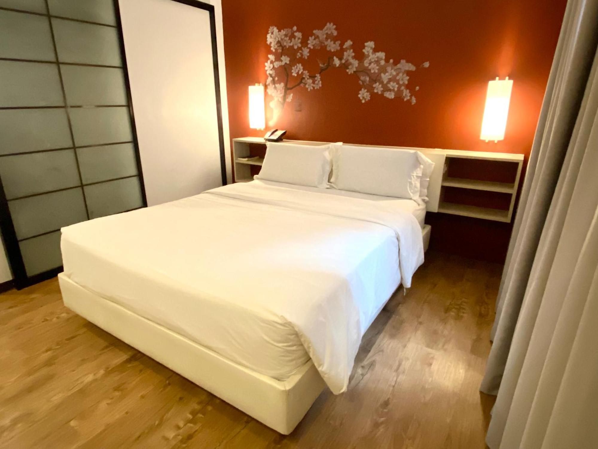 Circle Inn Hotel And Suites Баколод Экстерьер фото