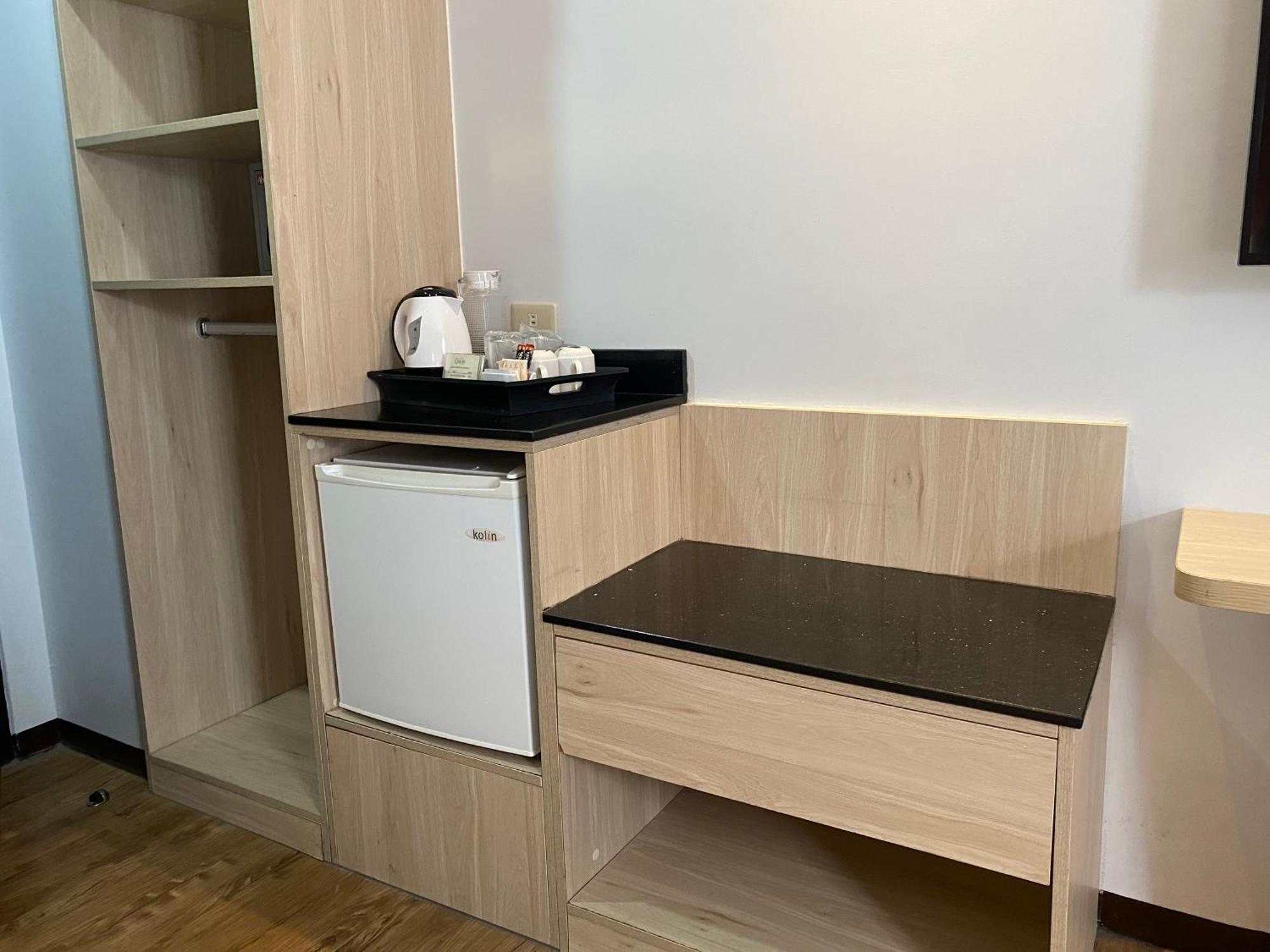 Circle Inn Hotel And Suites Баколод Экстерьер фото
