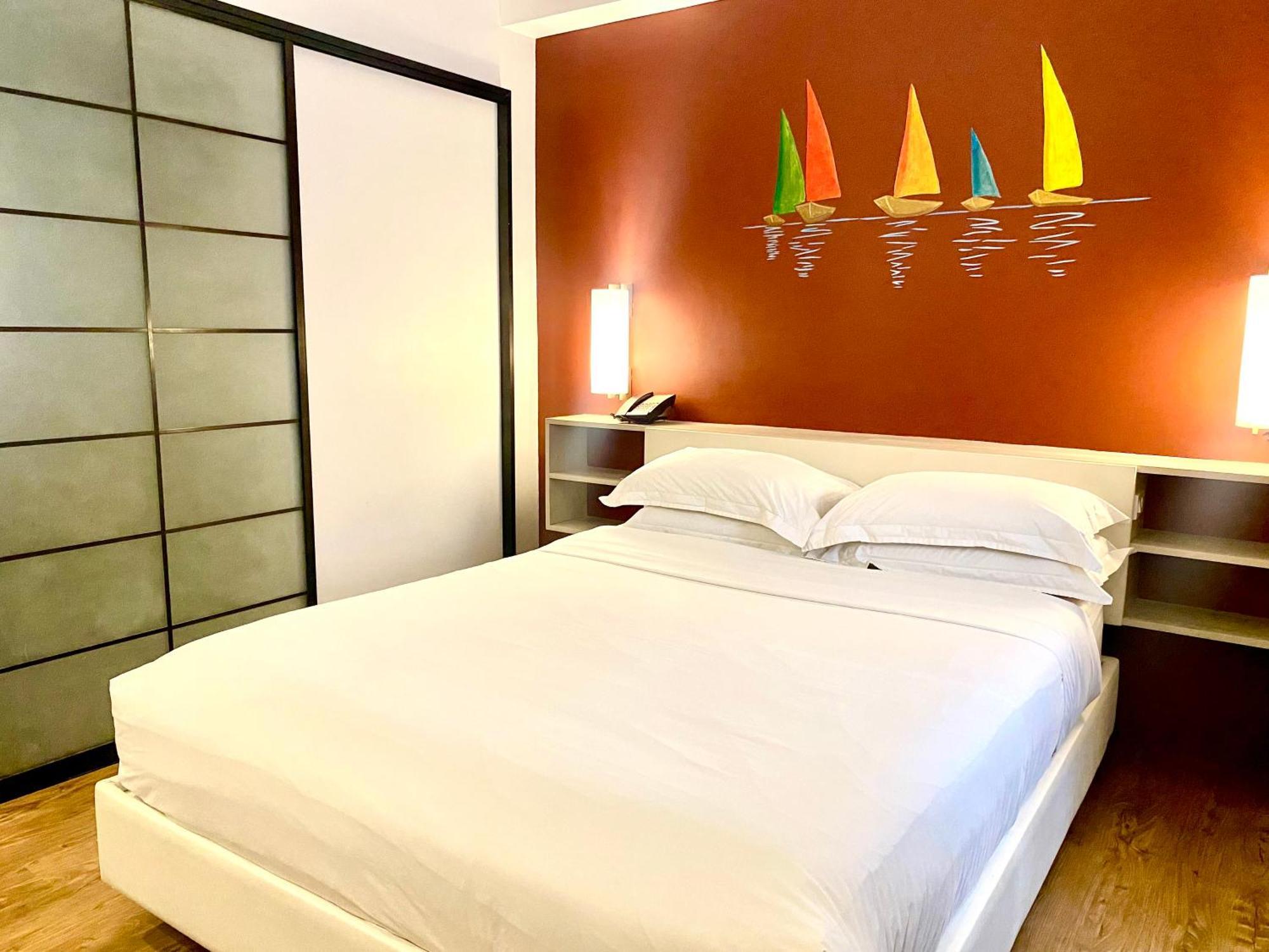 Circle Inn Hotel And Suites Баколод Экстерьер фото
