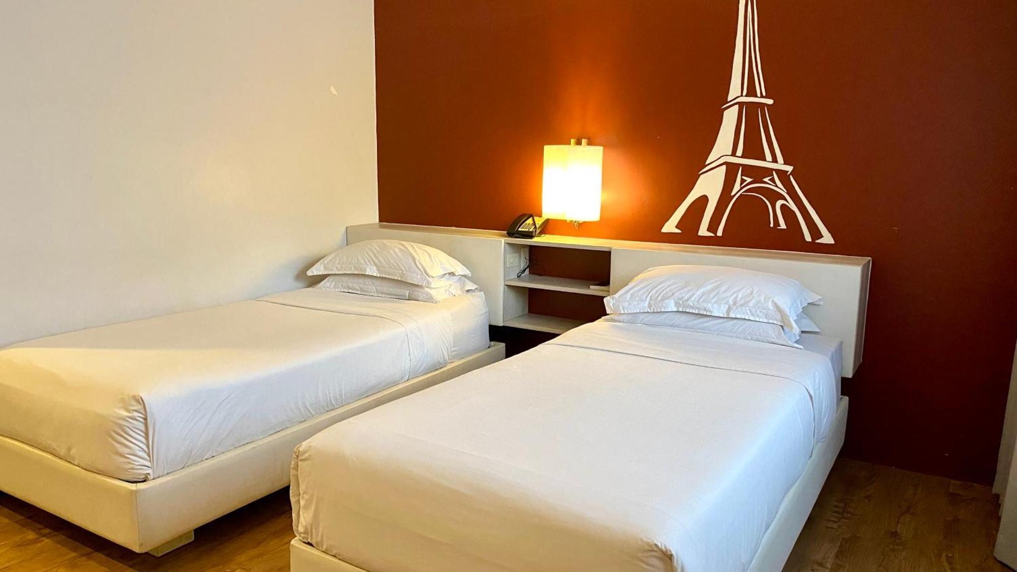 Circle Inn Hotel And Suites Баколод Экстерьер фото