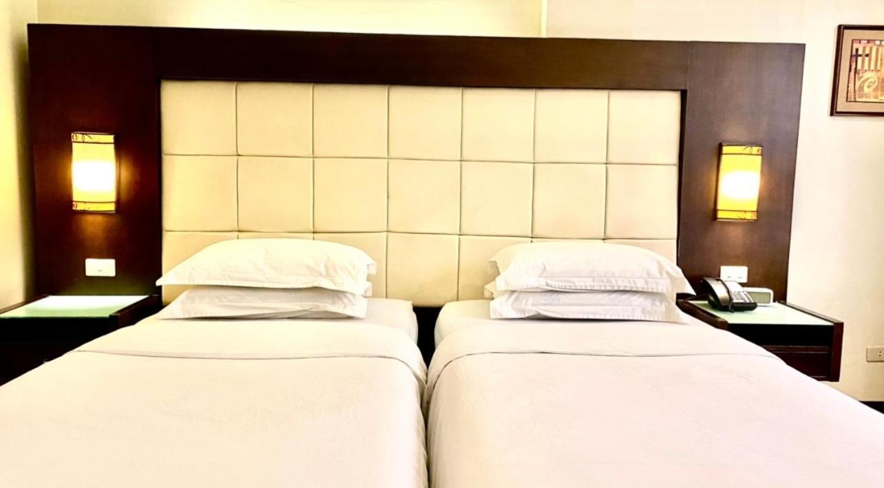 Circle Inn Hotel And Suites Баколод Экстерьер фото