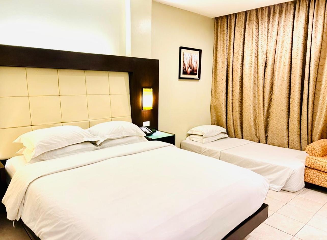 Circle Inn Hotel And Suites Баколод Экстерьер фото