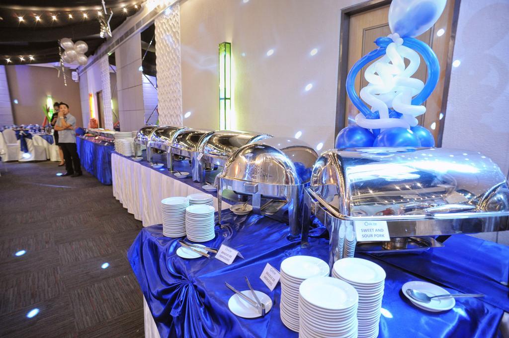 Circle Inn Hotel And Suites Баколод Экстерьер фото