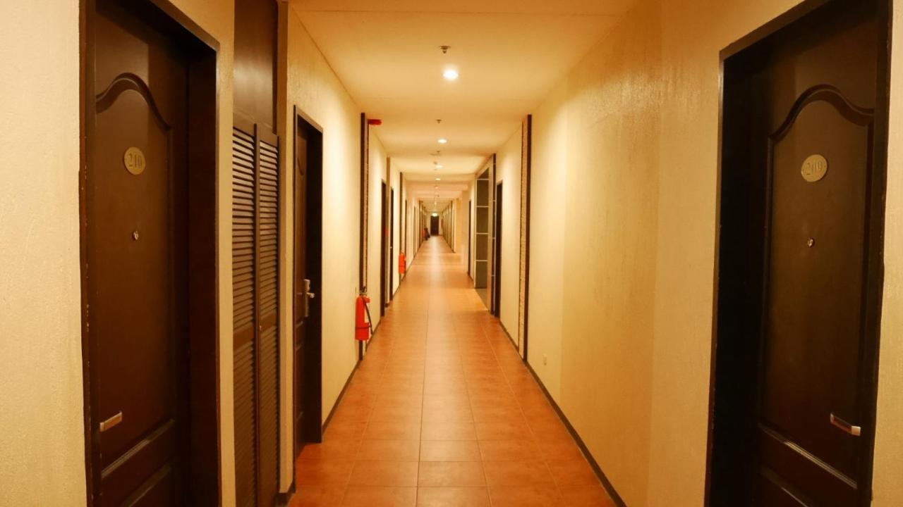 Circle Inn Hotel And Suites Баколод Экстерьер фото