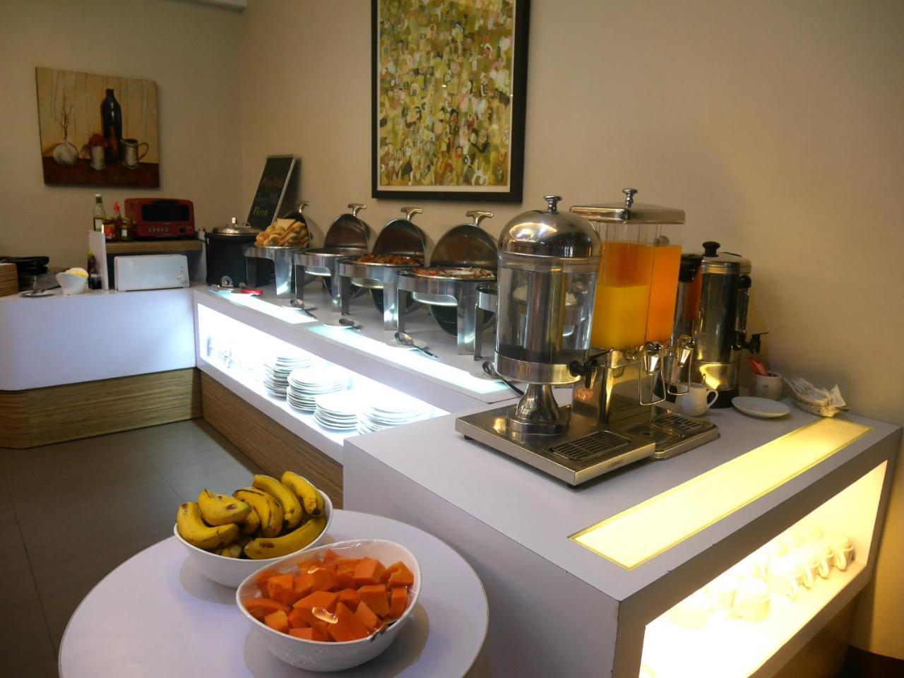 Circle Inn Hotel And Suites Баколод Экстерьер фото