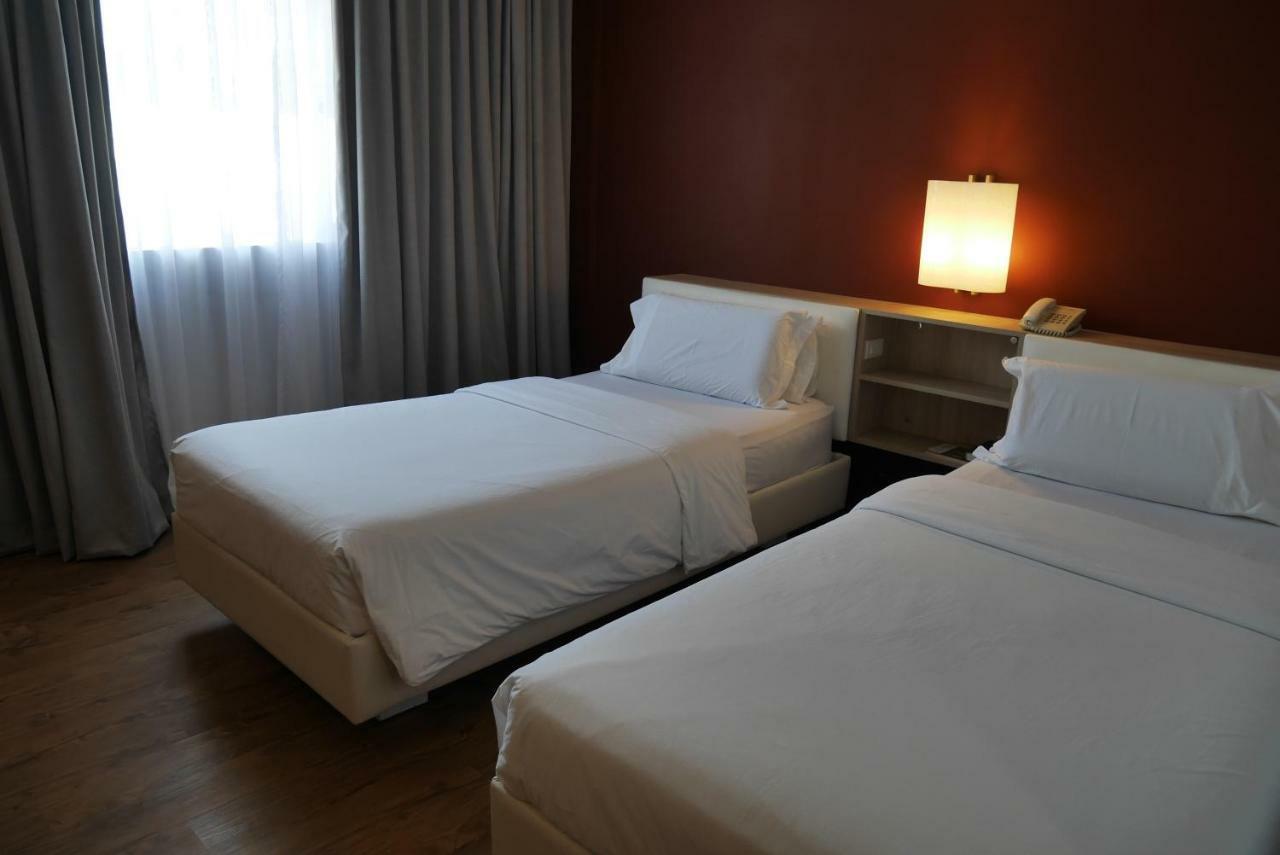 Circle Inn Hotel And Suites Баколод Экстерьер фото
